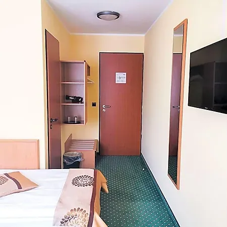 Acron 3*